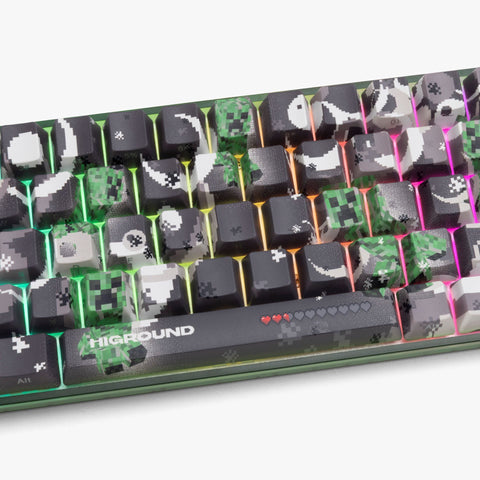 HIGROUND X MINECRAFT CREEPER BASECAMP 65 KEYBOARD - close-up center with RGB